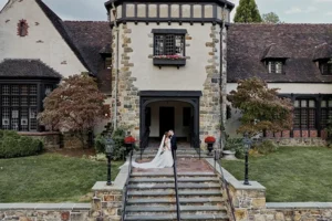 Pleasantdale Château - West Orange, entrance with bride and groom