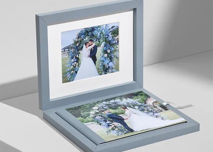 Album set with photo inside